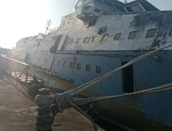Parkir Liar KM Bawangung Nusa 1 Milik Pemkot Kepulauan Sangihe, Masyarakat Minta KSOP Bertindak Terkait Regulasi.