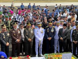 Perkuat Hubungan TNI- Polri, Kapolda Sulut Beri Kejutan Dan Ucapan Selamat HUT – TNI Ke 81.